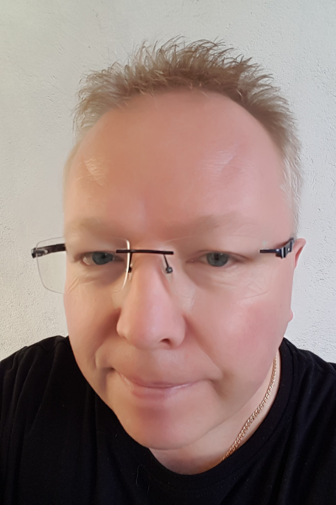 Andreas Bezdek